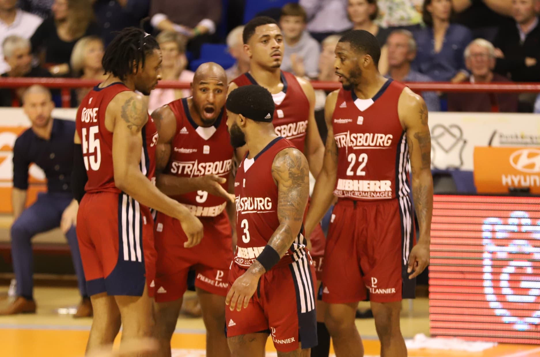 Paris gagne enfin, Strasbourg s’enfonce
