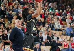 Sylvain Lautié, ici derrière le jeune Kyllian Michée, ramène une victoire de Monaco