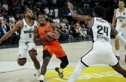 T.J. Shorts a planté 26 points sur le parquet du Besiktas Istanbul