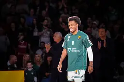 T.J. Shorts lors de l'avant-match Paris - Panathinaïkos mardi soir