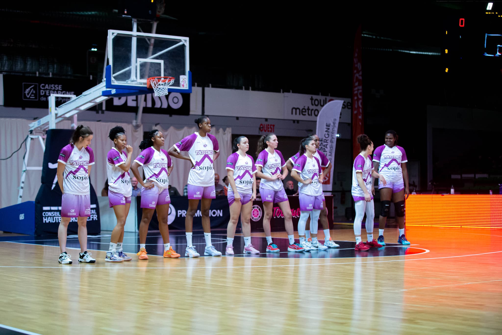 Les clubs LFB en colère après le report de la rencontre entre les Flammes Carolo et Tarbes
