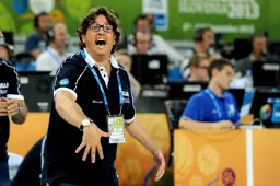 Technicien expérimenté, Andrea Trinchieri a notamment été le sélectionneur de la Grèce de 2013 à 2014