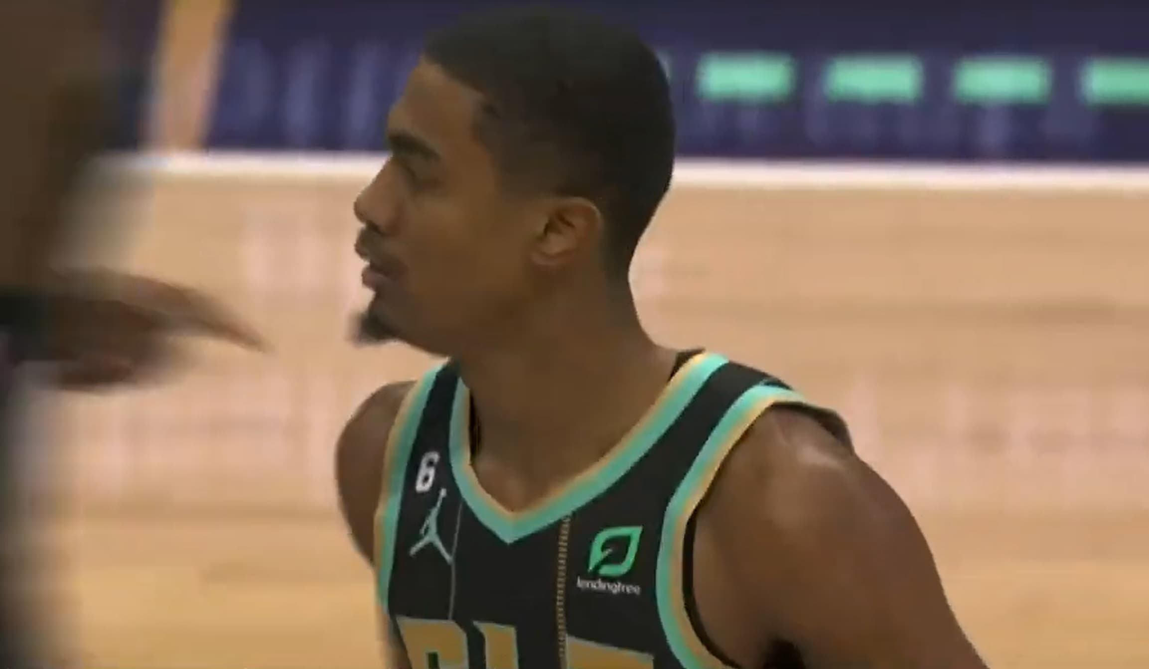 Théo Maledon signe un nouveau two-way contract avec Charlotte