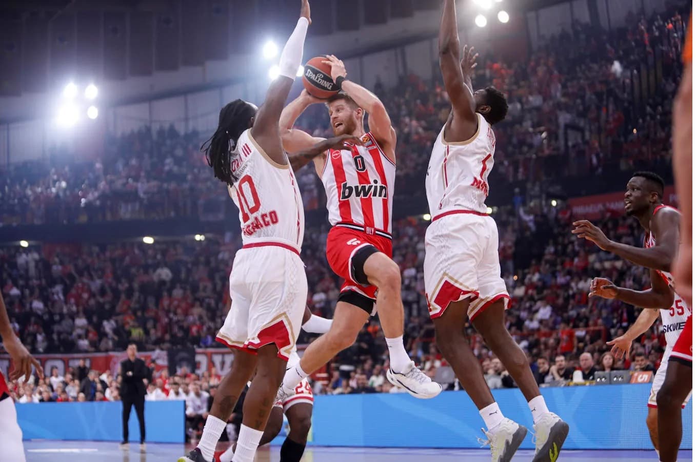 Thomas Walkup élu meilleur défenseur de la saison d’EuroLeague, John Brown troisième