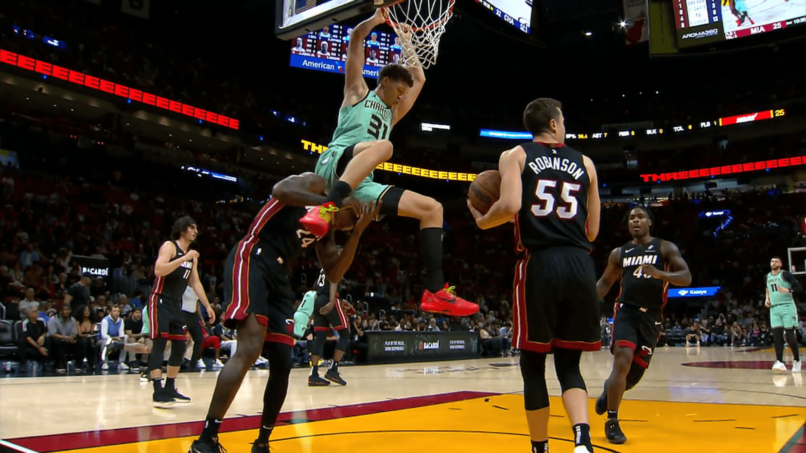 Salaün de retour avec les Hornets, mais Charlotte perd