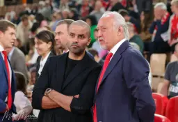 Tony Parker et Aleksej Fedorychev en grande discussion à la salle Gaston Médecin