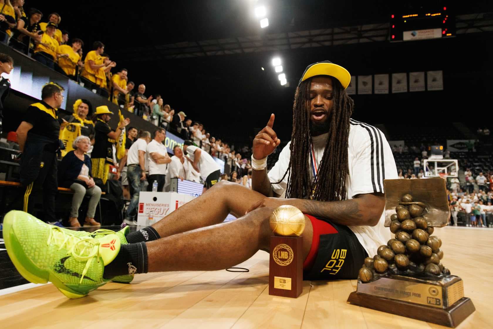 sur Le Roster. | Preview LNB 2024-25 : Stade Rochelais, objectif maintien ? MVP de la finale et de la saison régulière, Tray Buchanan entre dans l'histoire avec La Rochelle - BeBasket