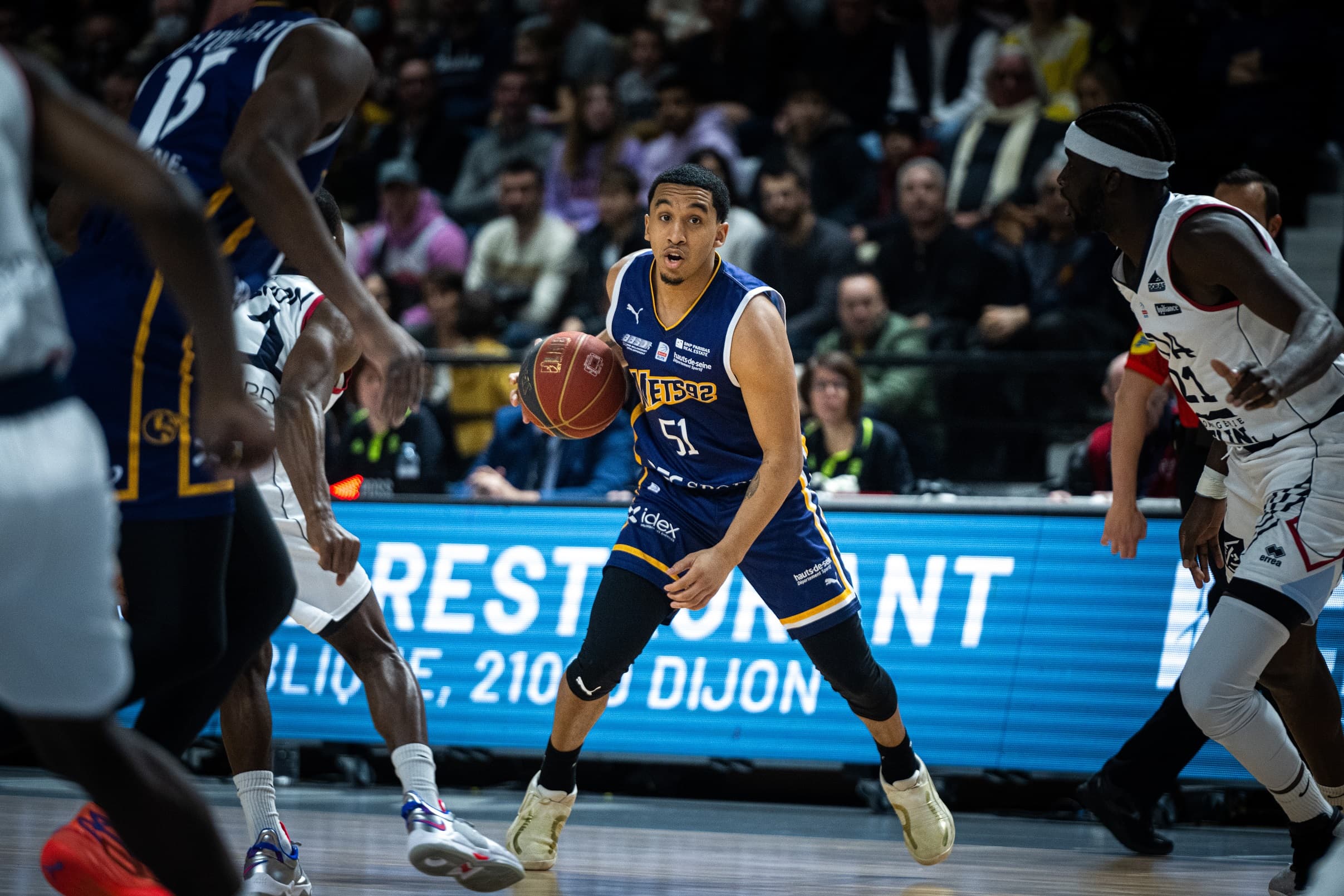 Tremont Waters et les Metropolitans 92 tombent l’Élan Béarnais