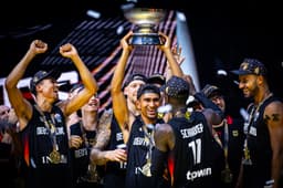 Maodo Lô soulève le titre de champion d'Europe !