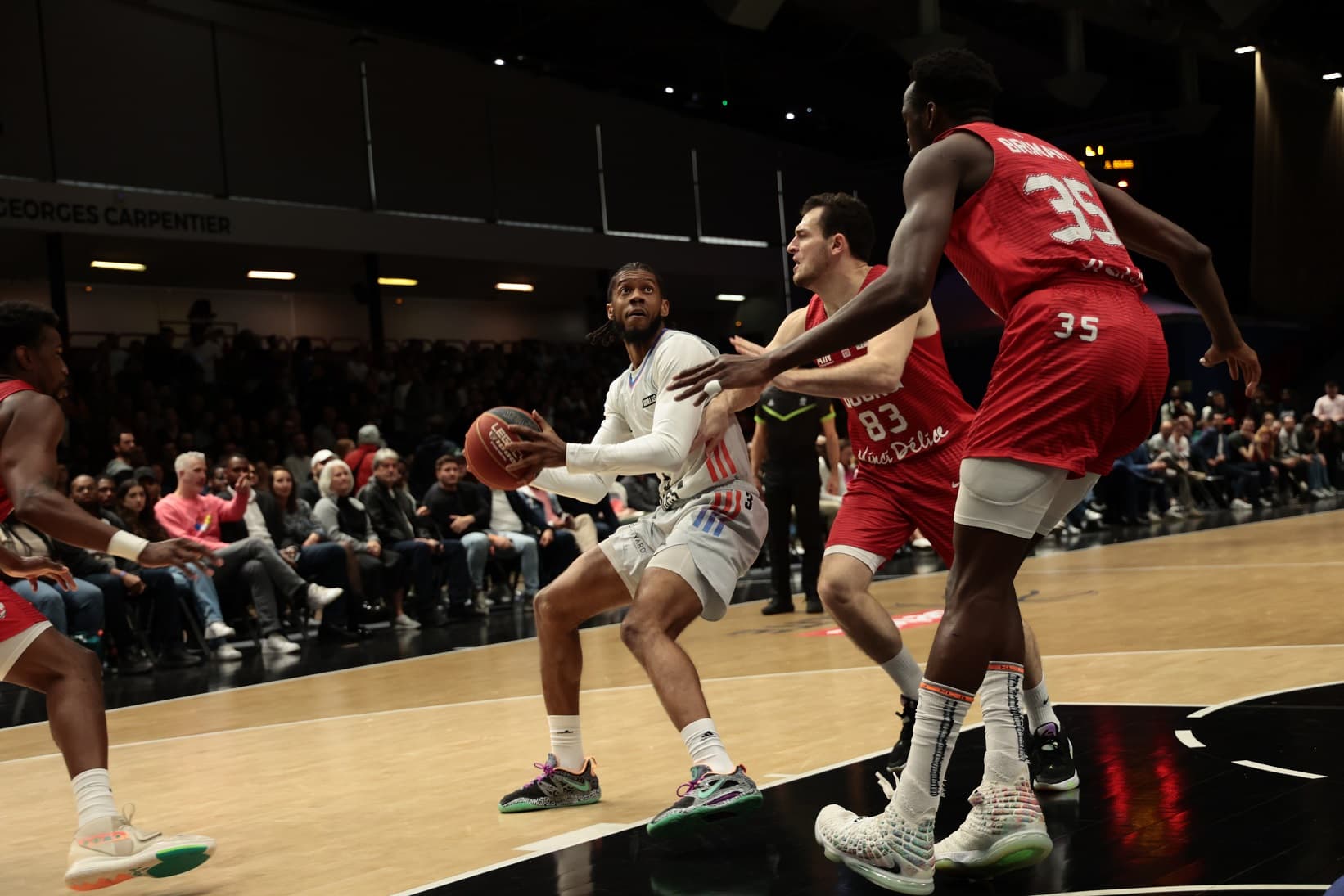 Paris bat Bourg et intègre le Top 8