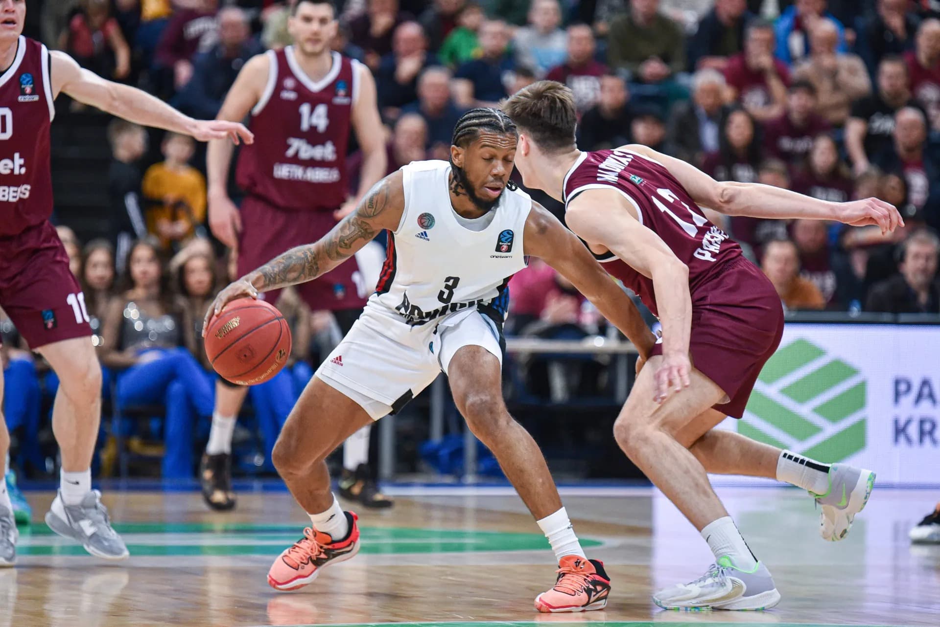 Paris affrontera Gran Canaria en quarts de finale