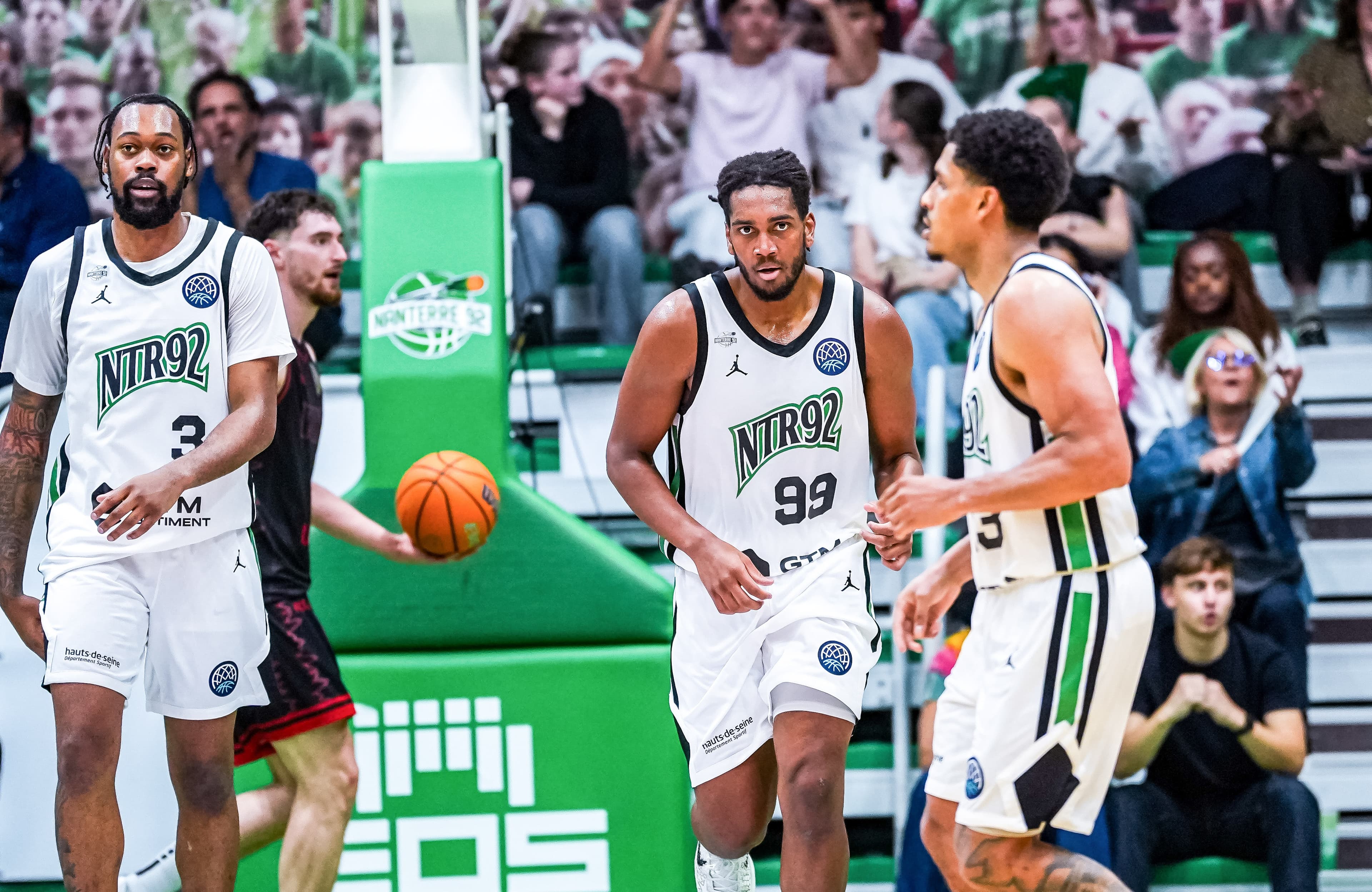 "On a pris feu" : Devin McGlockton savoure la victoire écrasante de Nanterre face au champion de BCL !