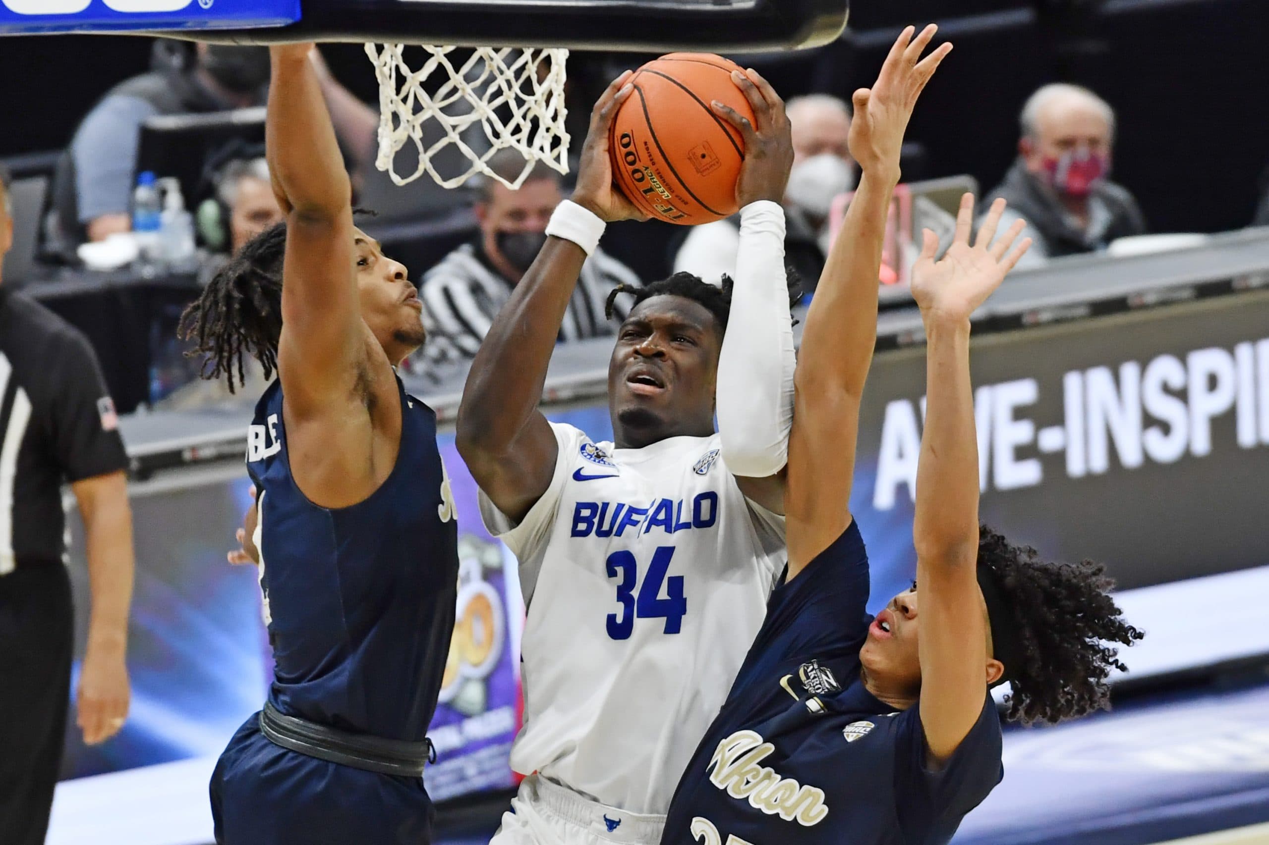 Joshua Mballa revient en France : l’Élan Béarnais mise sur sa puissance pour deux saisons