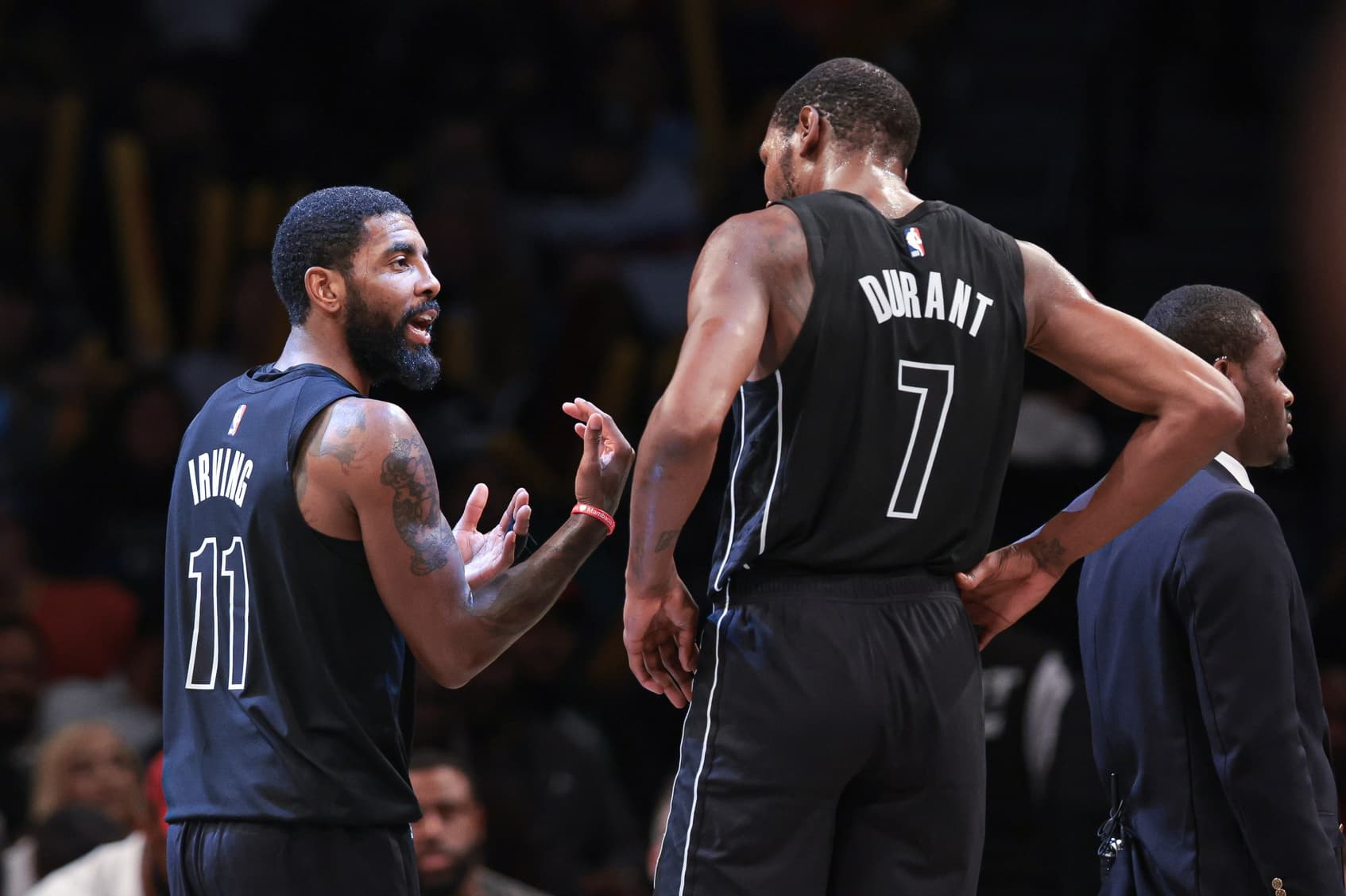 Kyrie Irving répond aux critiques de Kevin Durant !