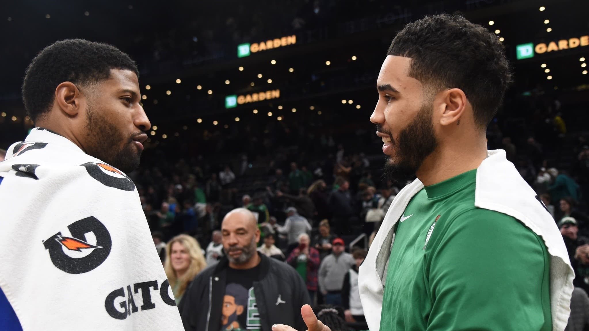 Bill Simmons explique pourquoi les Celtics ont préféré Paul George à Jaylen Brown