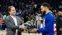 Le propriétaire des Warriors dément les rumeurs d'un départ de Stephen Curry