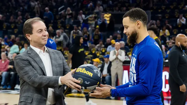 Le propriétaire des Warriors dément les rumeurs d’un départ de Stephen Curry