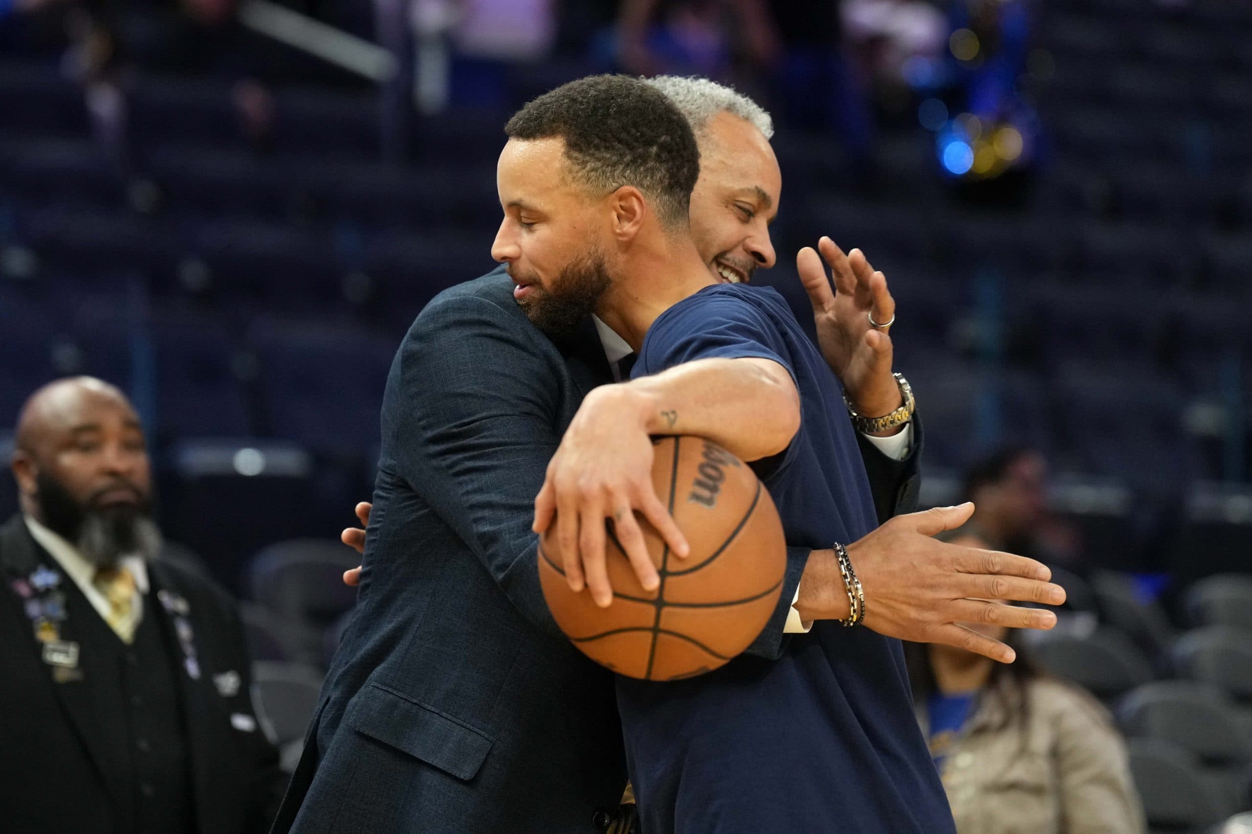 Stephen Curry et Dell Curry entrent dans l’histoire de la NBA avec un nouveau record père-fils