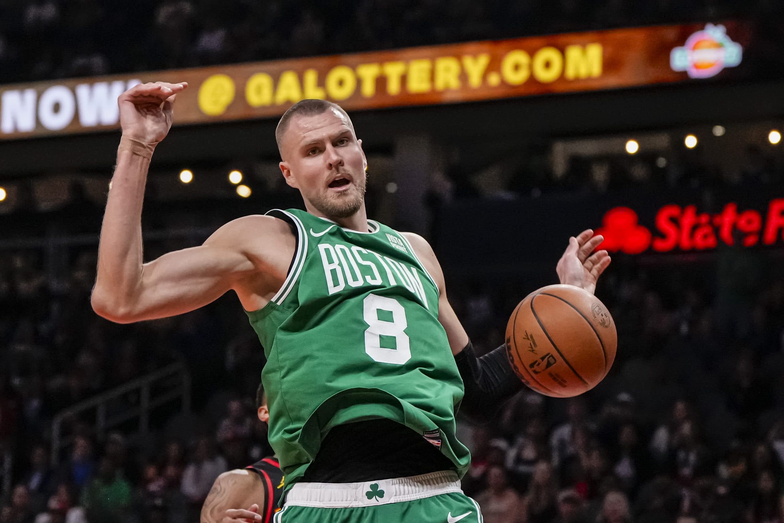 Kristaps Porzingis envoyé aux Hawks dans un trade à trois équipes