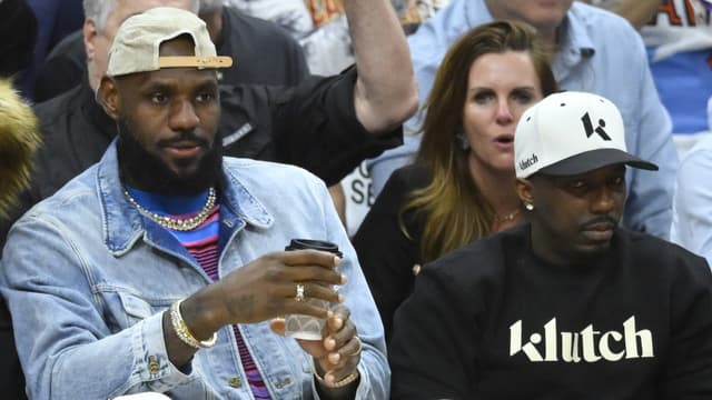 Les destinations ciblées par LeBron James dévoilées par son agent… en plein podcast !