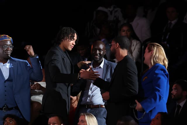 « Toi aussi ? » : de la NBA à la NM1, la folle semaine des frères Dadiet, tous deux champions !