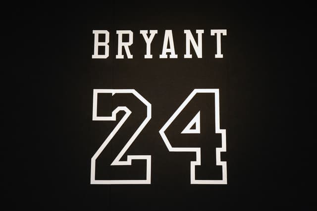 Le premier maillot numéro 24 de Kobe Bryant vendu pour 889 000 dollars