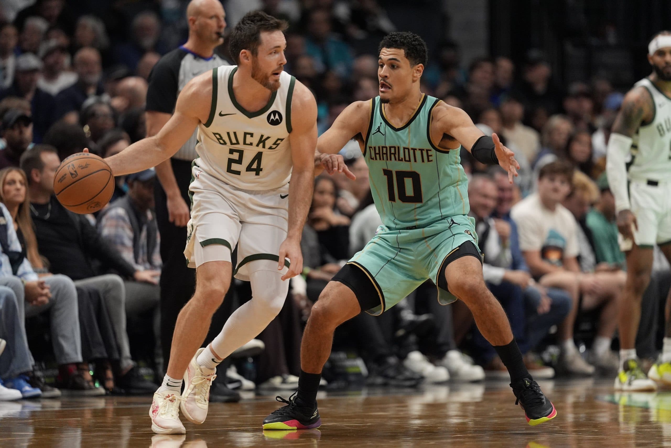 Pat Connaughton rejoint Charlotte dans un échange avec Milwaukee