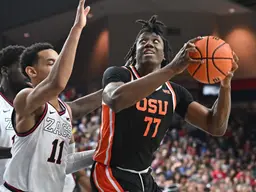 Maxim Logue évoluera sous les ordres de Mike Malone à North Carolina l'an prochain.