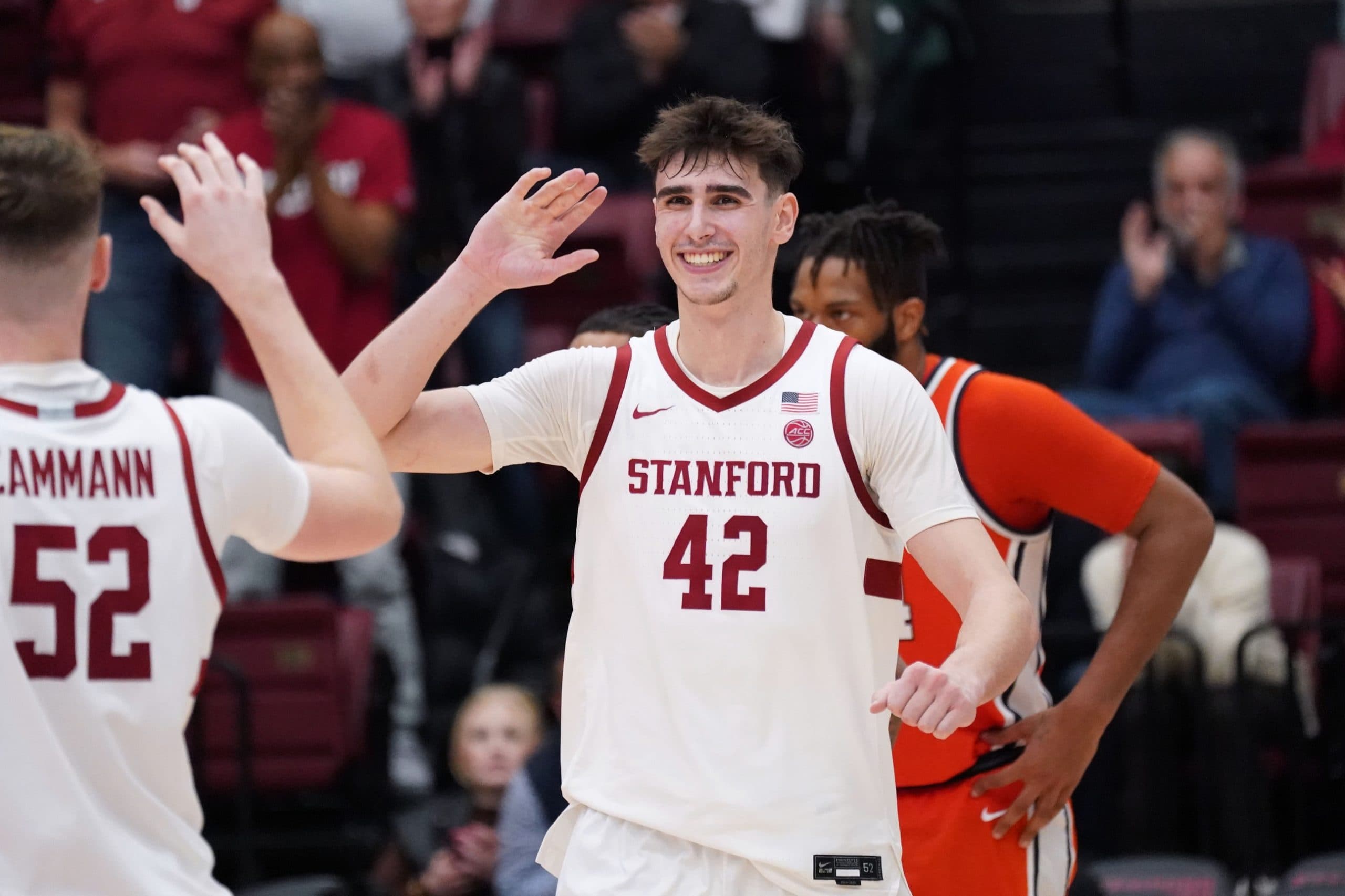Drafté par Sacramento, Maxime Raynaud va signer un contrat garanti avec les Kings
