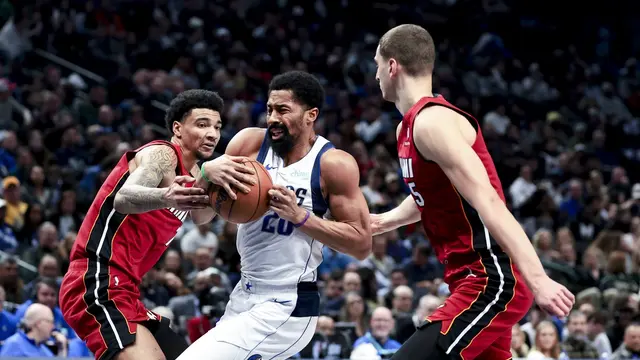 Spencer Dinwiddie fait un appel du pied au Heat