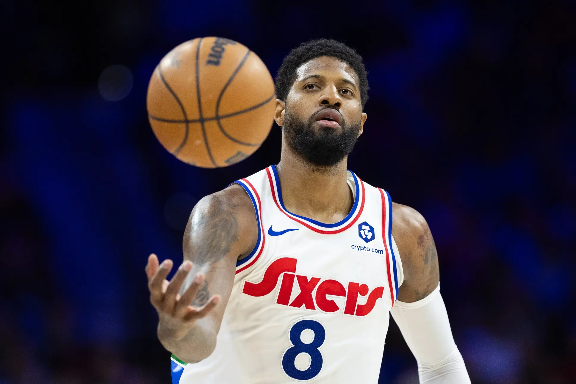 Les Sixers prudents avec Paul George, opéré du genou