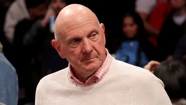 « Je tiens à m’excuser » : Steve Ballmer et les Clippers acceptent les sanctions de la NBA