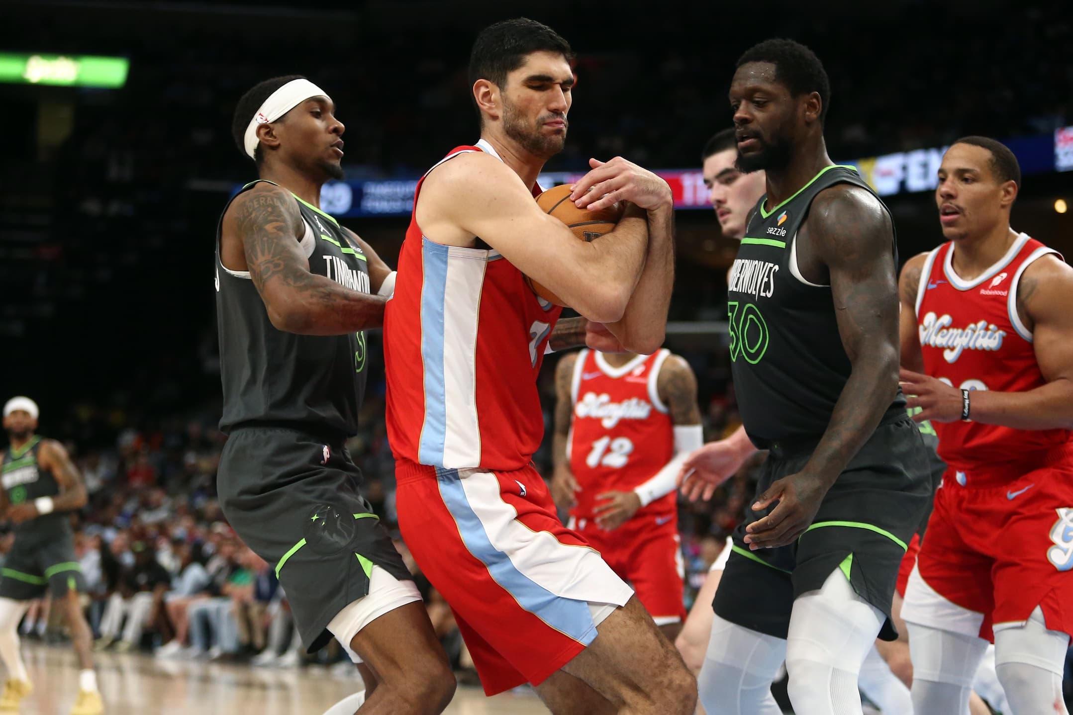 Les All-Stars trustent les contrats ? Faux : les joueurs « moyens » font sauter la banque en silence