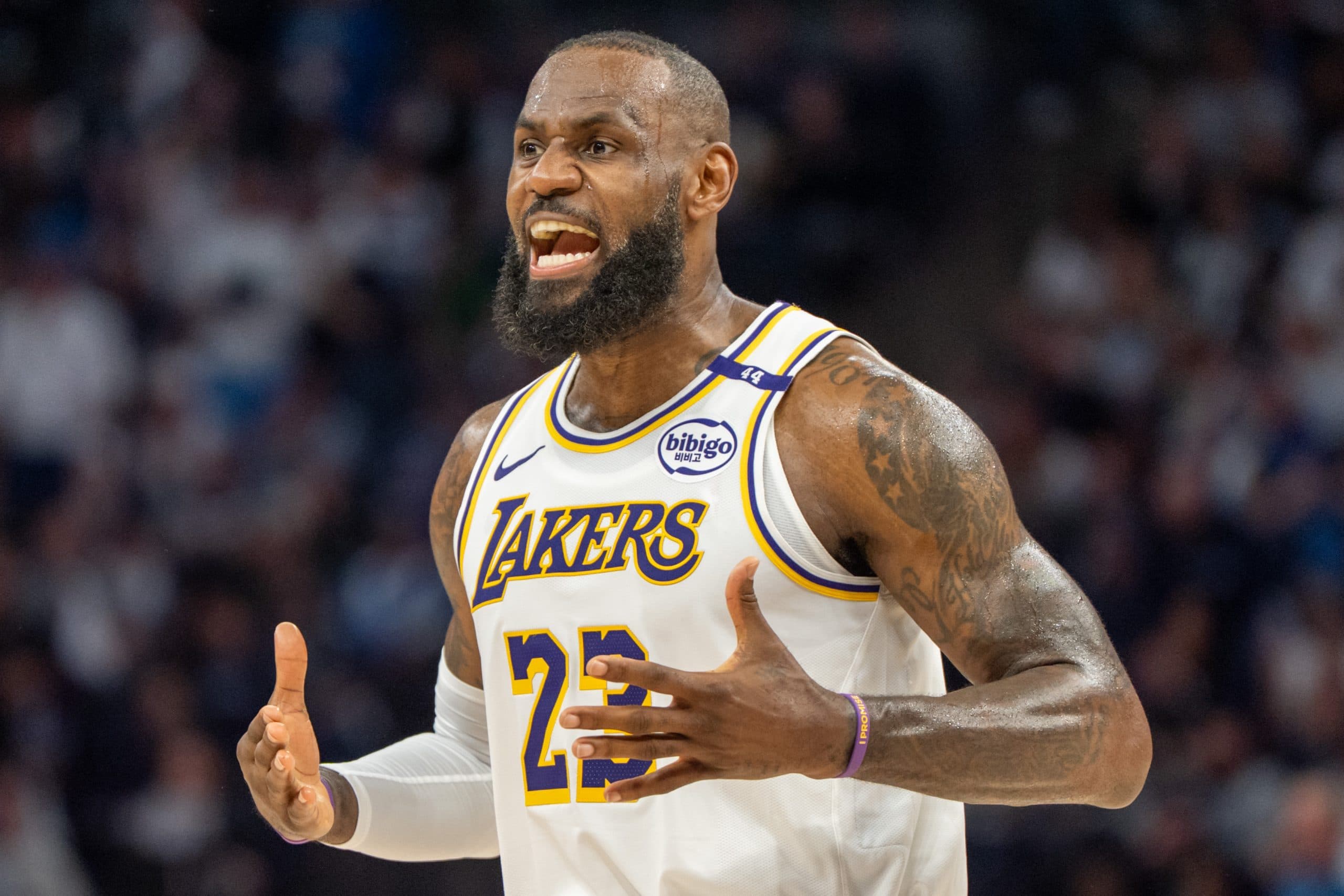 LeBron James active sa player option de 52,6 millions avec les Lakers