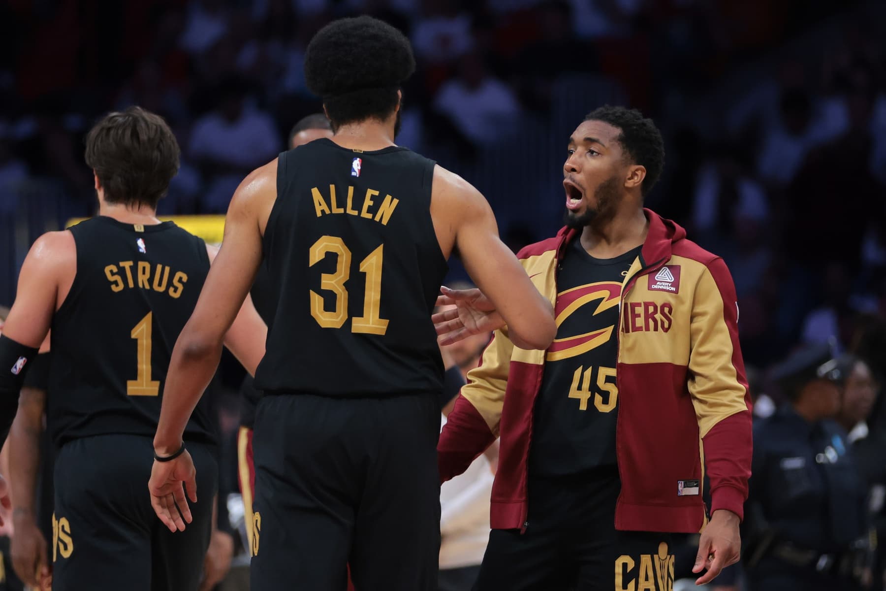 Donovan Mitchell et Jarrett Allen refusent de paniquer après la déroute des Cavs au Match 2