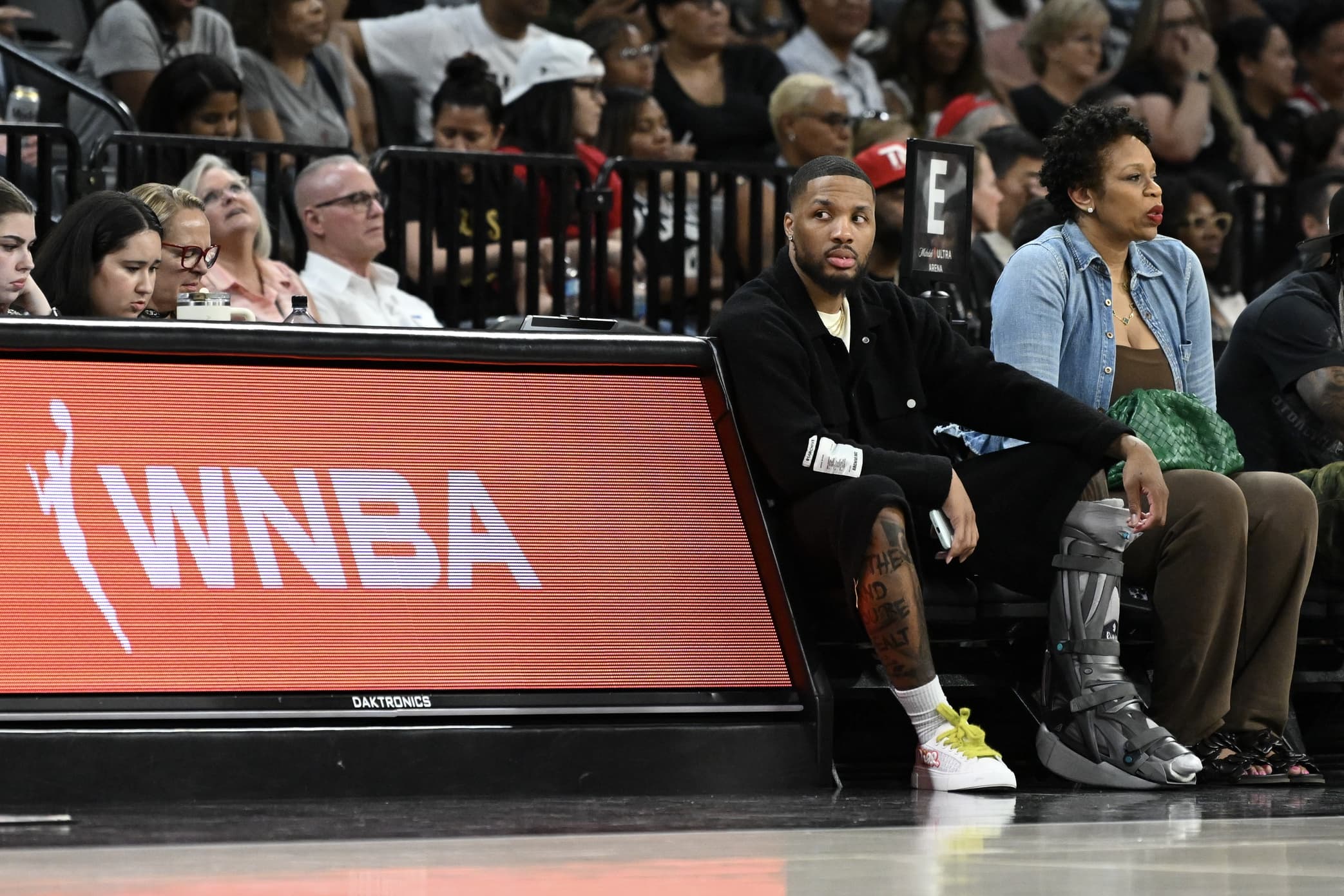 En un GIF, Damian Lillard enflamme la toile et réagit aux révélations sur le rôle de Giannis dans son départ des Bucks