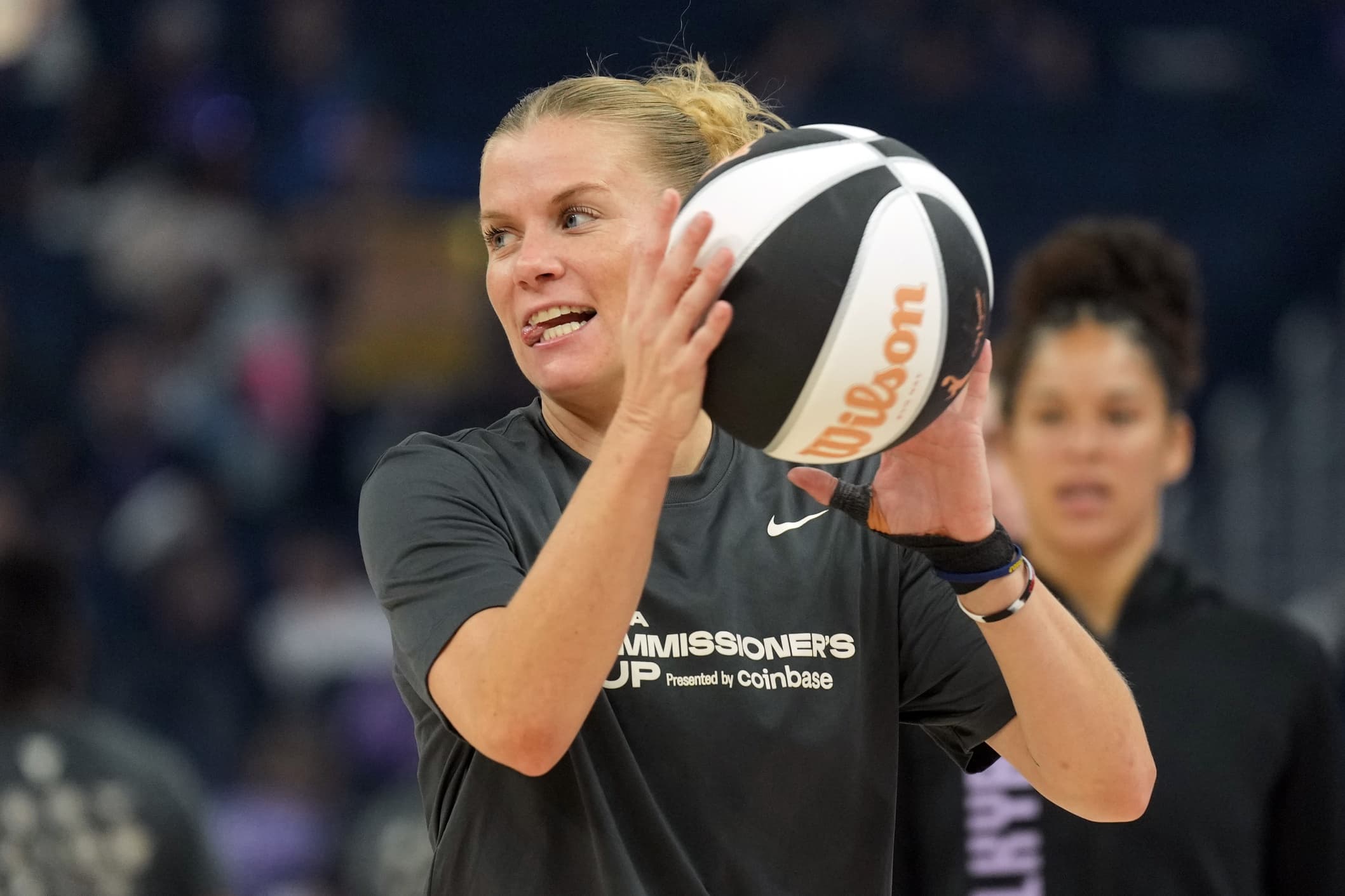 Après le choc de sa fin de contrat avec Golden State, Julie Vanloo rebondit aux Los Angeles Sparks