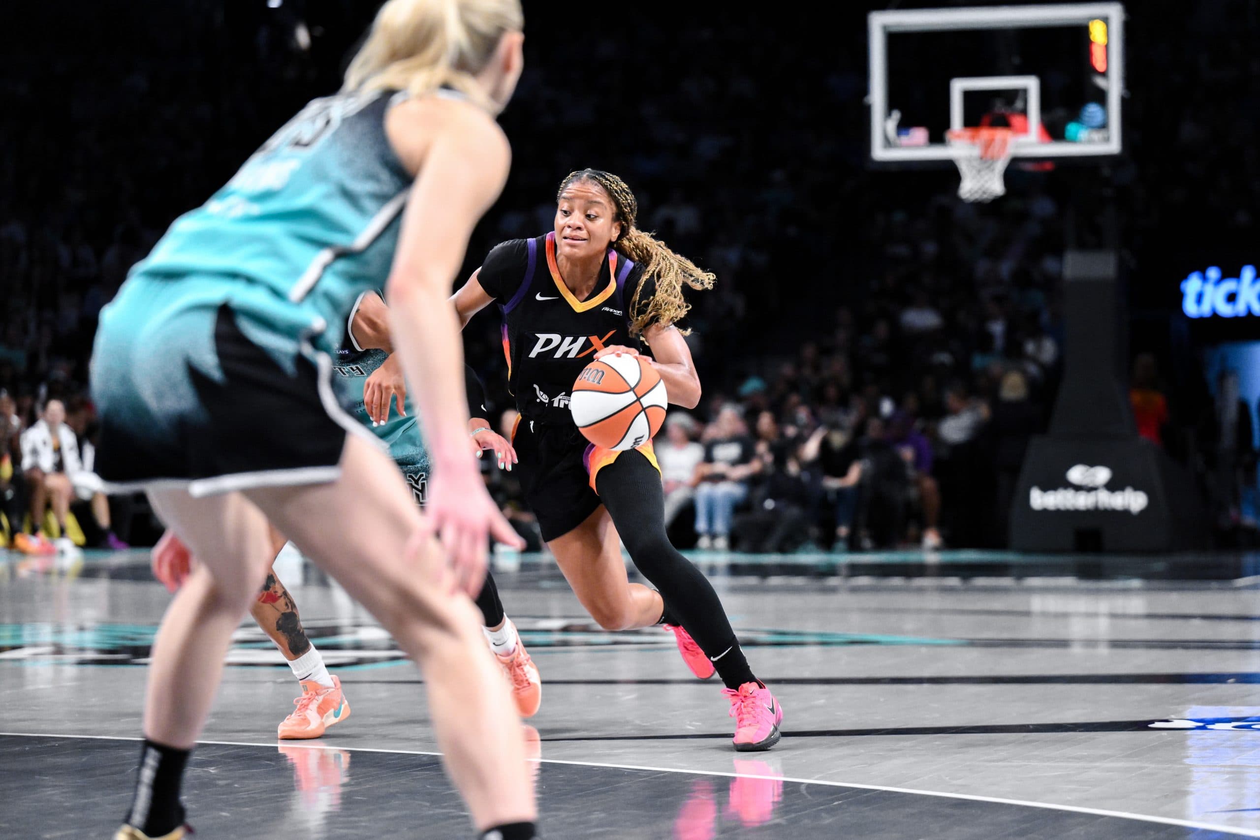 Monique Akoa-Makani tonitruante contre New York, Carla Leite et les Valkyries s’offrent Indiana !