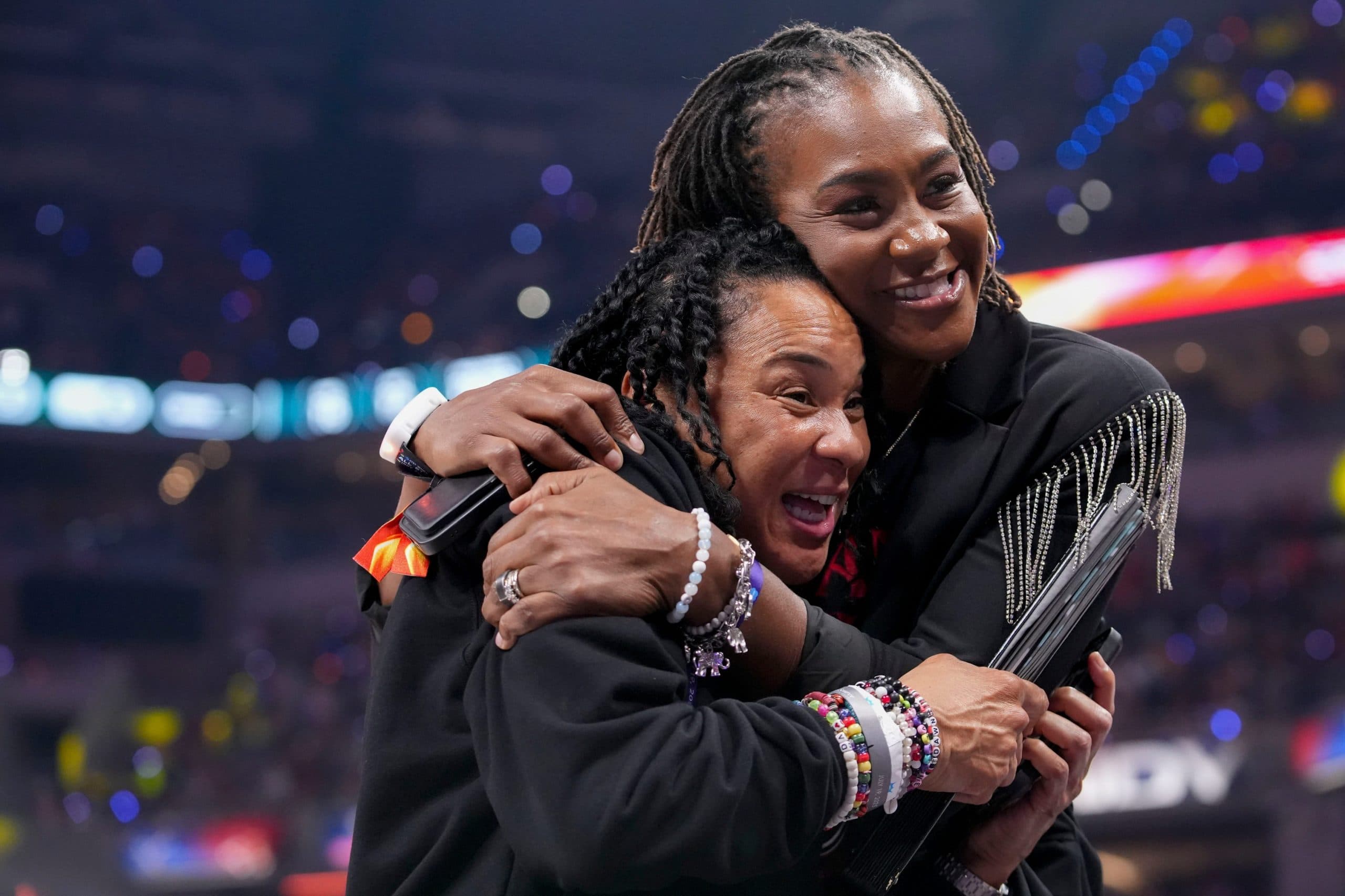 Les New York Knicks ont failli réaliser une première dans l’histoire de la NBA : des contacts étaient établis avec une coach pour prendre la tête de l’équipe