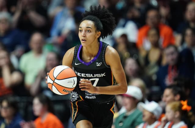 Leïla Lacan continue à sauter sur tous les ballons : Connecticut signe enfin deux victoires consécutives !