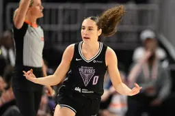 En WNBA, Carla Leite cumule des moyennes à 7 points, 1,3 rebonds, 1,9 passes décisives en 17 minutes.