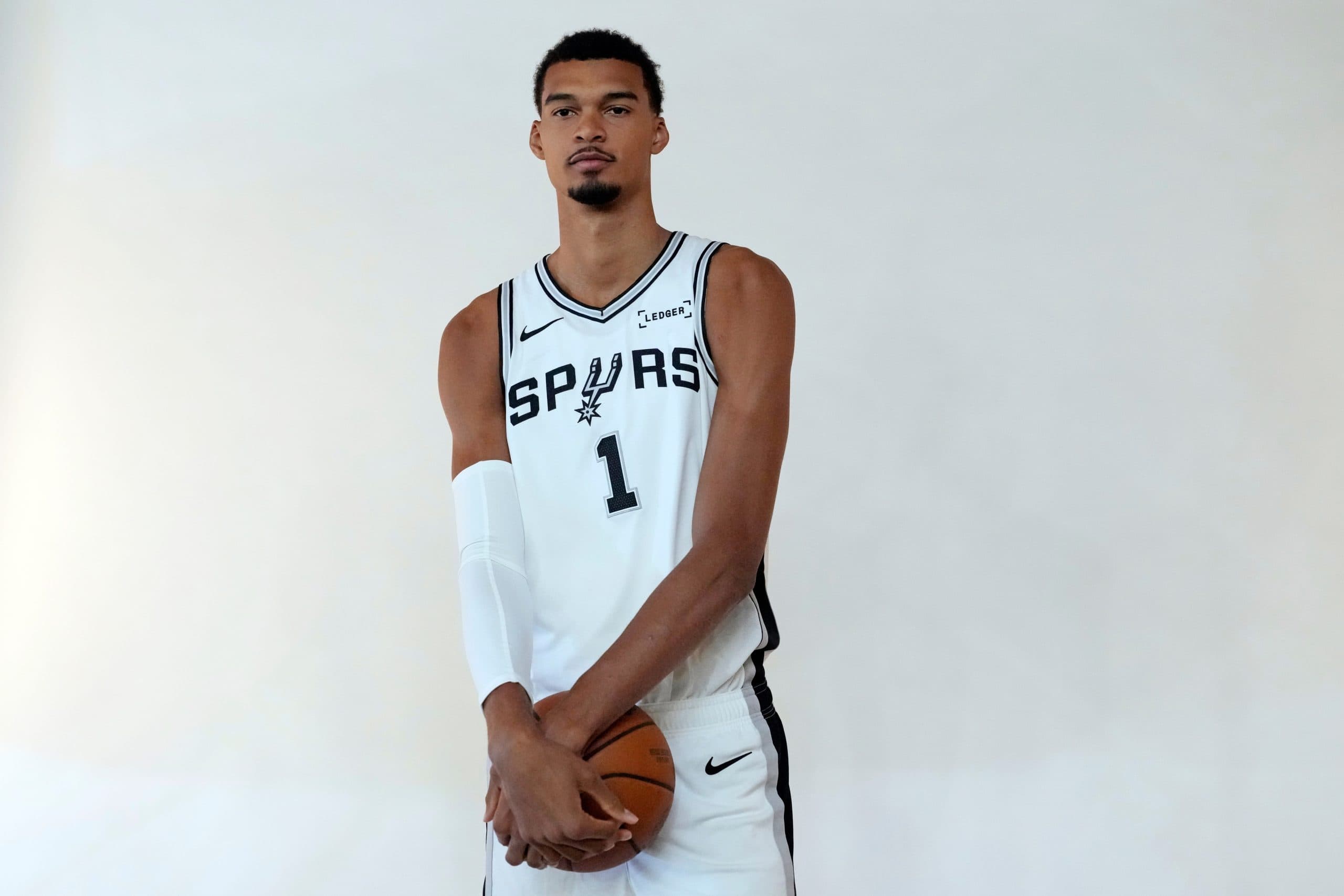 Victor Wembanyama impressionne pour son retour à San Antonio après 7 mois d’absence