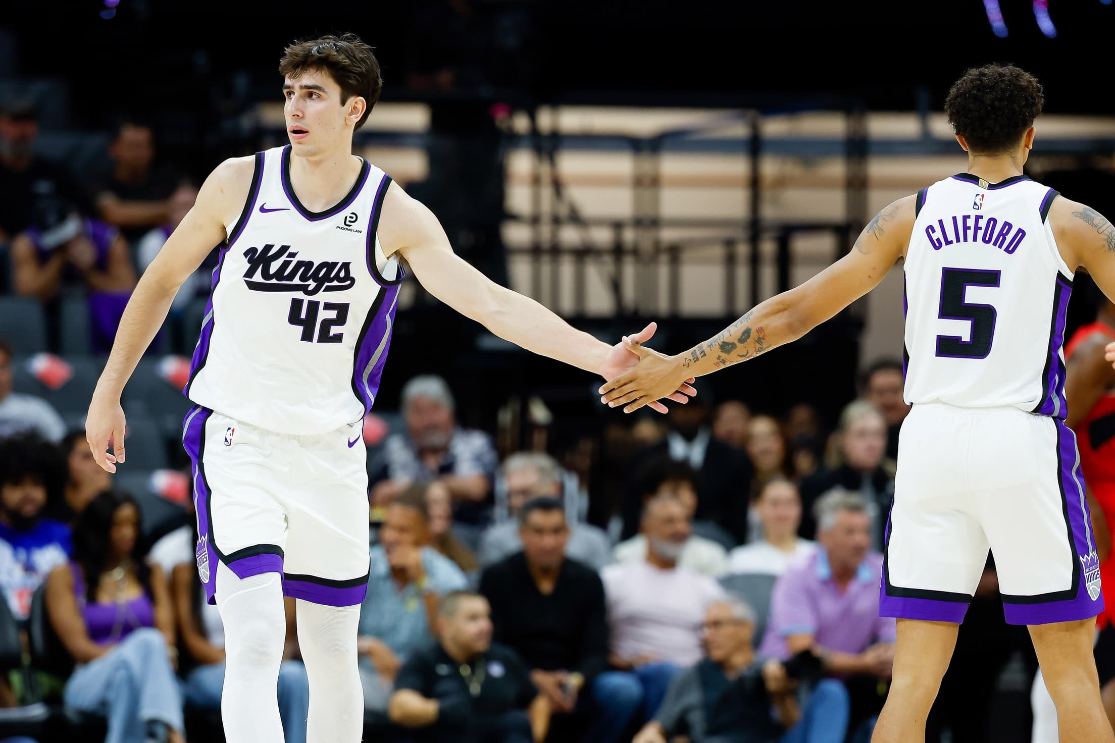 Alexandre Sarr, Noah Penda et Maxime Raynaud en double-double, Tidjane Salaün responsabilisé à Charlotte