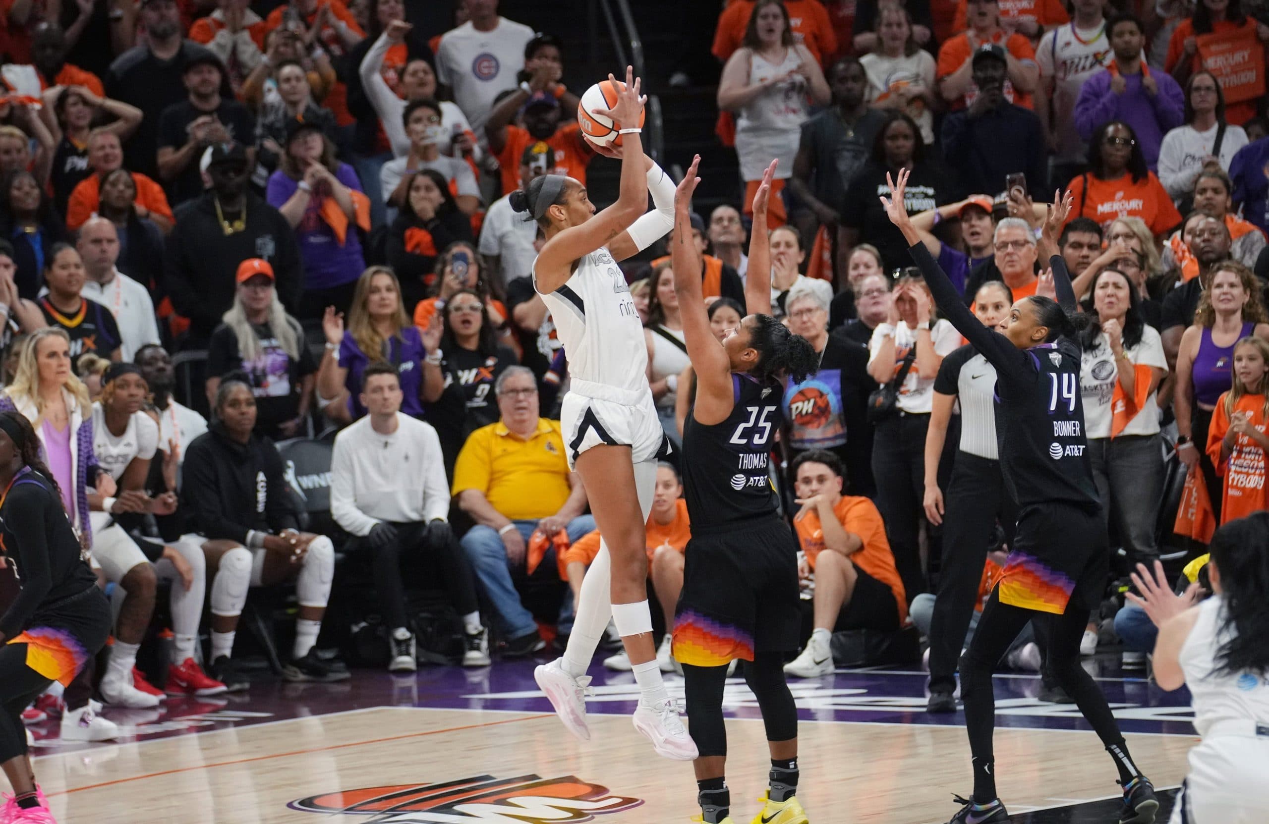 A’ja Wilson crucifie Phoenix d’un game winner, Las Vegas mène 3-0 en Finales WNBA