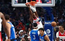Alexandre Sarr au dunk lors de la victoire des Wizards à Dallas