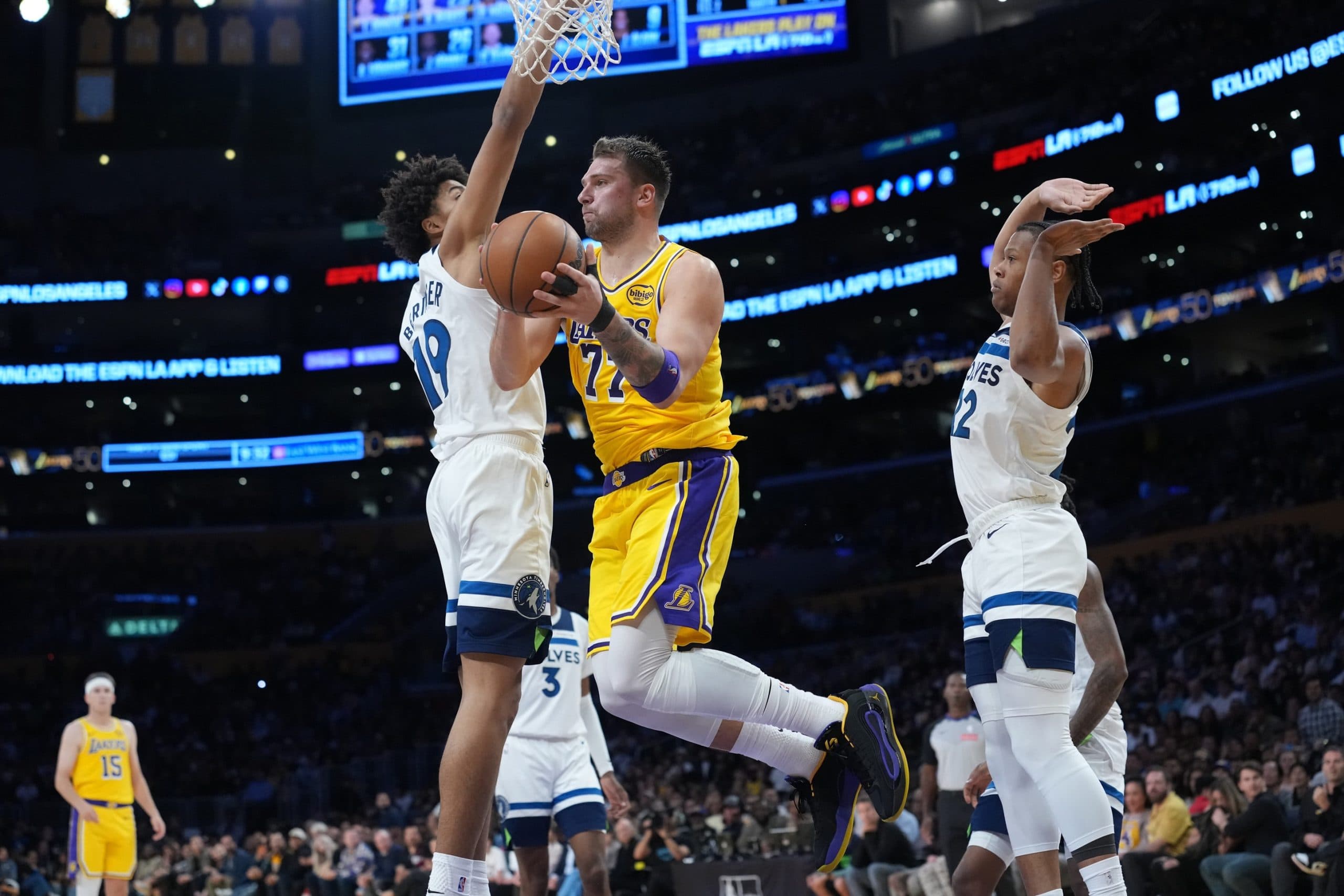 Joan Beringer joue son premier match NBA, les autres rookies français restent encore sur le banc