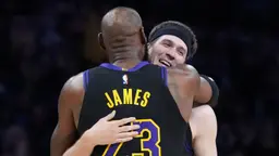 A peiné arrivé à L.A., Collin Sexton souligne déjà l'influence d'Austin Reaves aux Lakers suite au départ de LeBron James.
