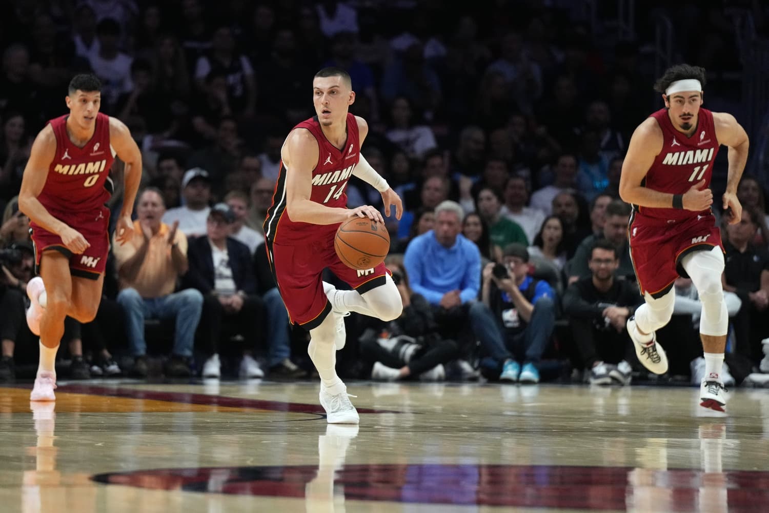 Tyler Herro signe un retour incroyable et offre la victoire au Heat dans les dernières secondes