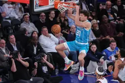 Tidjane Salaun au dunk au Madison Square Garden : l'ailier des Hornets a fini meilleur marqueur des cinq Français entrés en jeu lors de New York - Charlotte