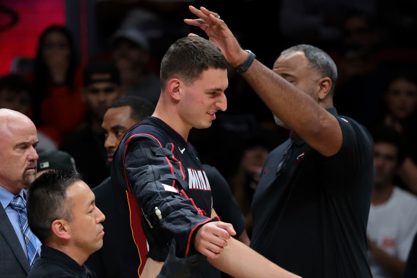 Nikola Jovic blessé au coude lors de la défaite du Heat contre Toronto